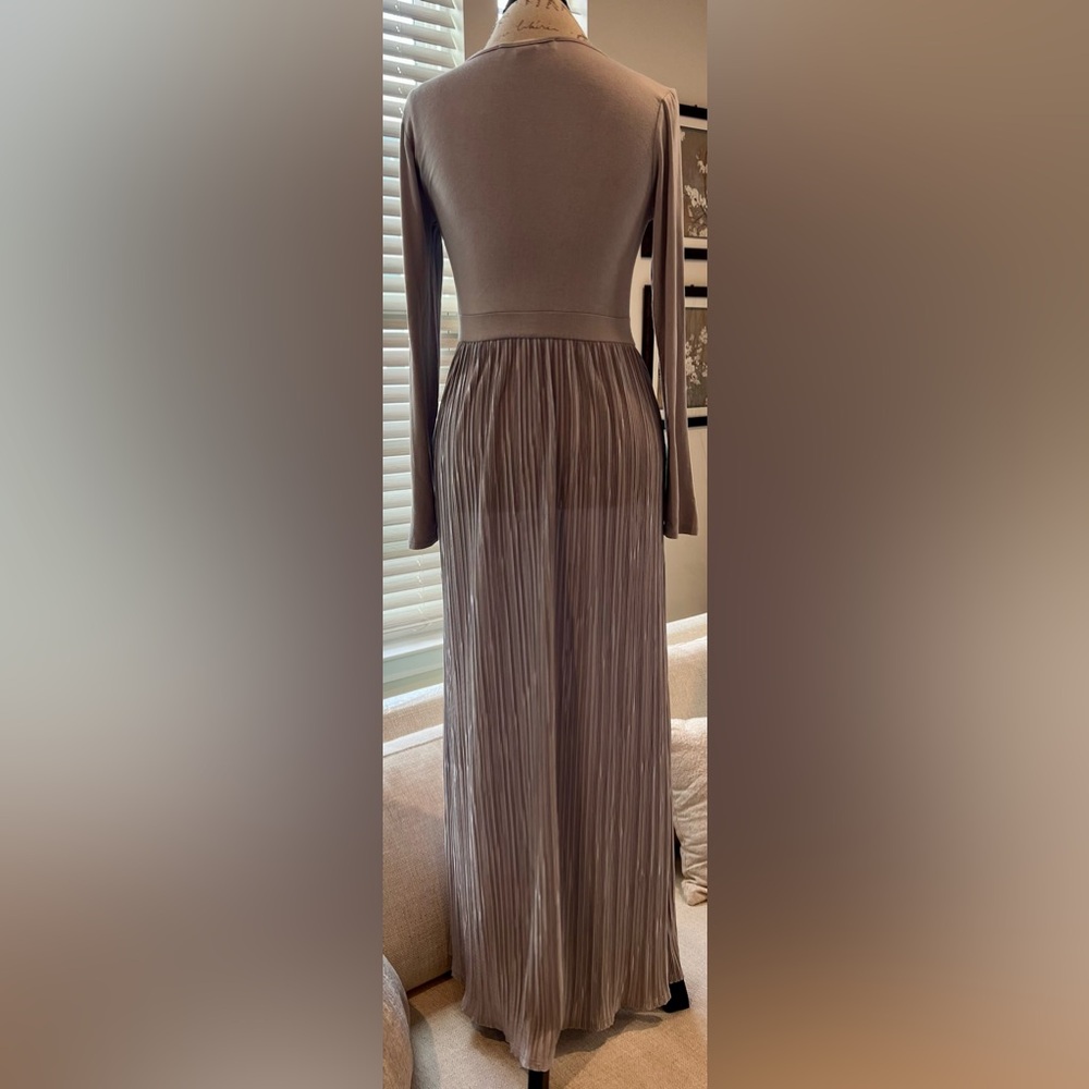 Love Kuza Medium Light Grey Pleated Dress Long Sleeve - Picture 3 of 13